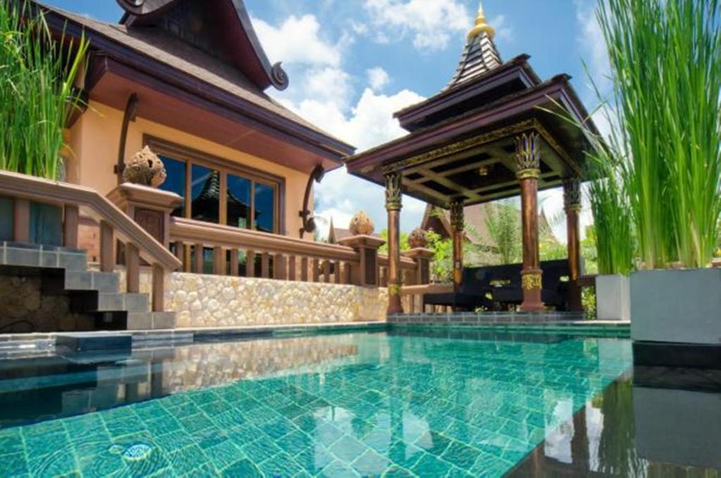 Poolvilla mit Gartenblick